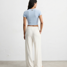 kaand-hamari-khaani-likhi-hoyi-hai-baby-teeblue model back